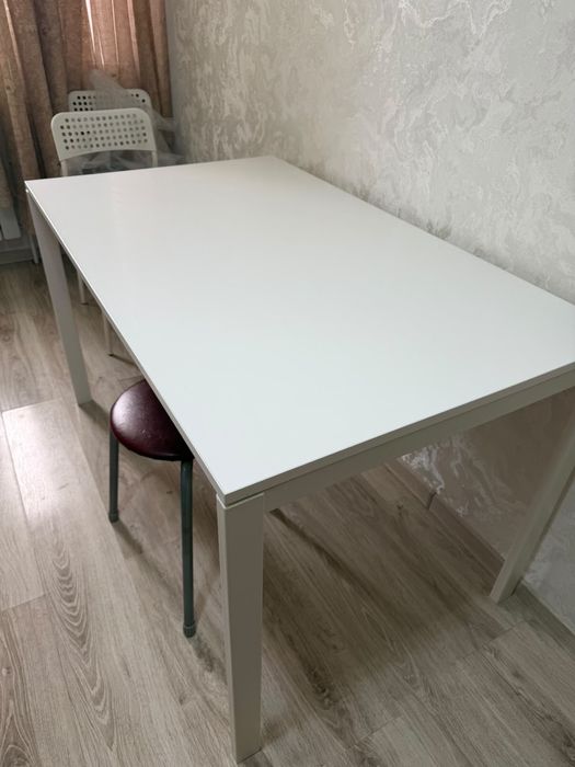 Стол и стулья IKEA