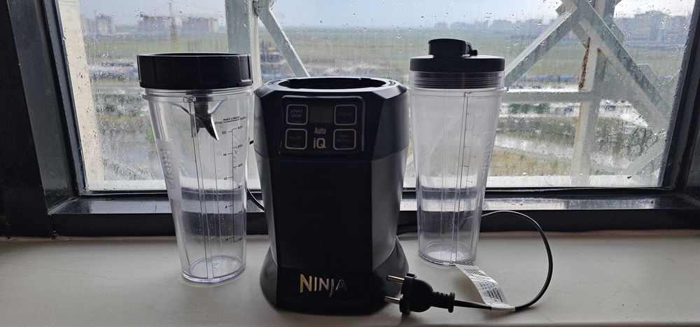 Блендер Ninja BN-495, как новый, 2 стакана с крышками