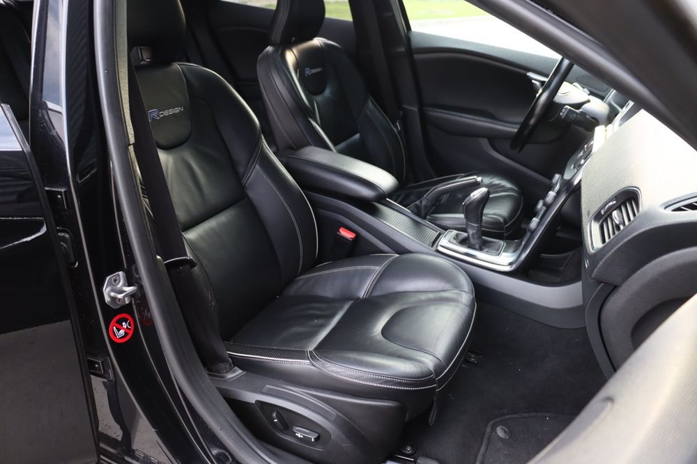 Volvo V40 R Design varianta  Full / panoramic/ piele / sirocou