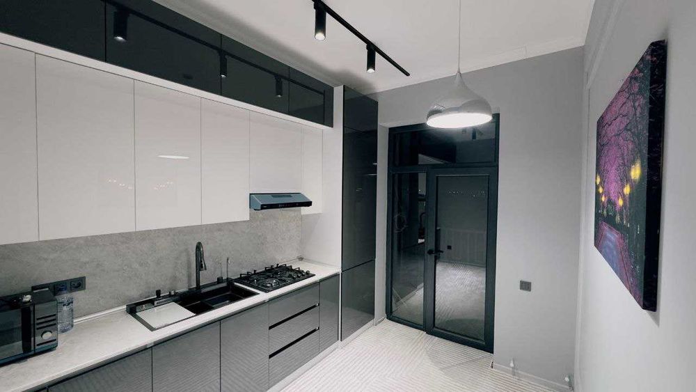 Линия Шота Руставели Дом из кирпича 2х ком 5 - этаж мебель техника