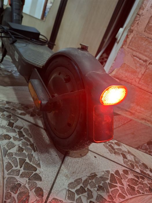 Vând xaomi electric scuter 5