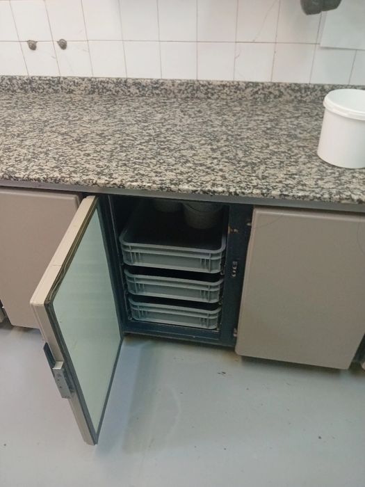 Хладилна маса сладкарска