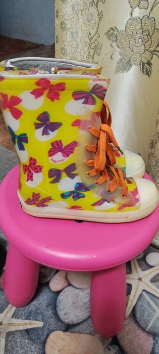 Продам резиновые сапоги детские