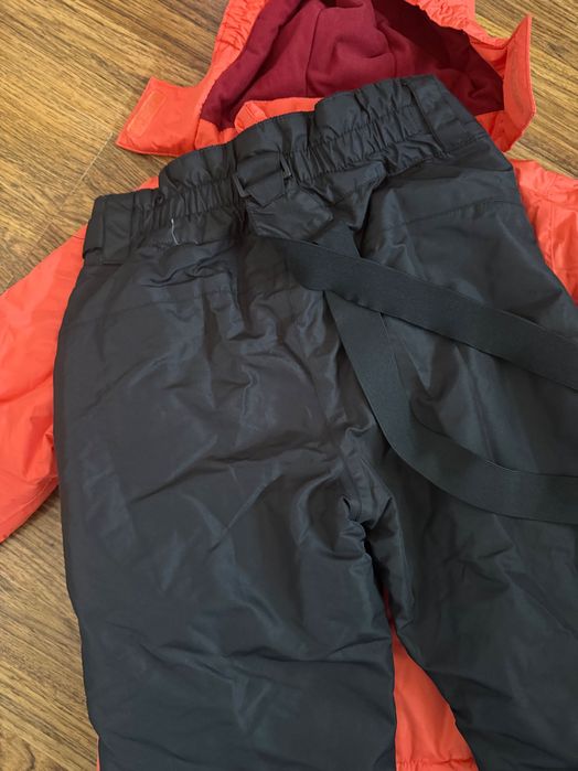 Детски ски екип.Размер 134-яке,долно 140