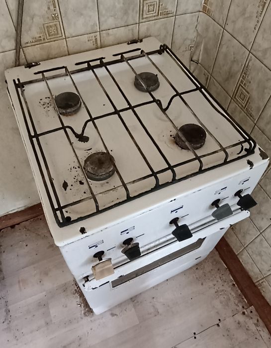 Продам газовую плиту б/у