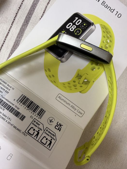 Huawei Band 10  водоустойчив , с бързо зареждане