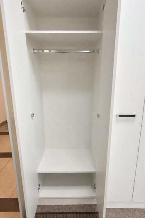 Шкафы белые, 2 экземпляра