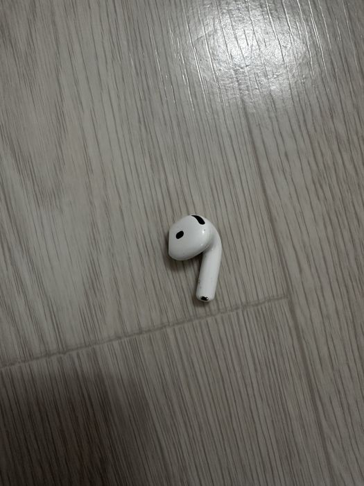 Правый наушник airpods 4 оригинал