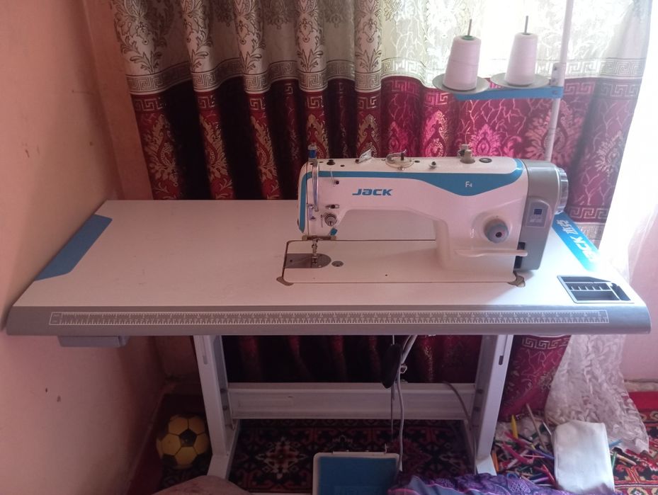 Продаю швейную машинку срочно