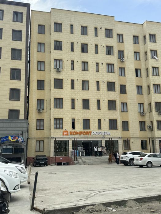 Ishlab turgan katta magazin sotiladi