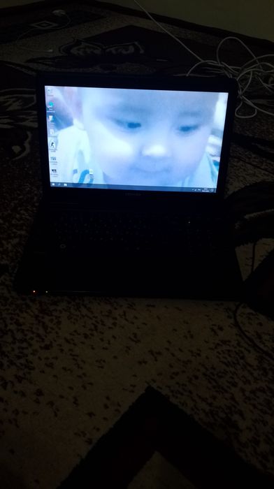 Ноутбук сотилади