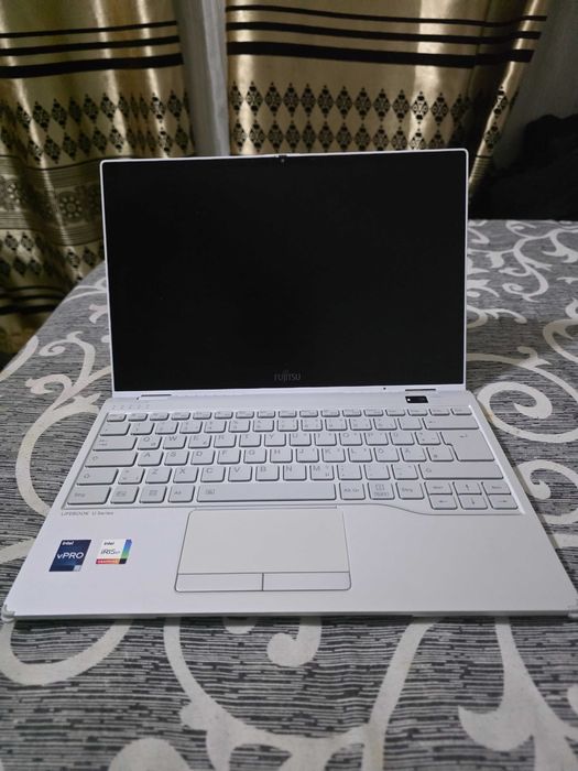 Fujitsu ultrabook u9313x laptop