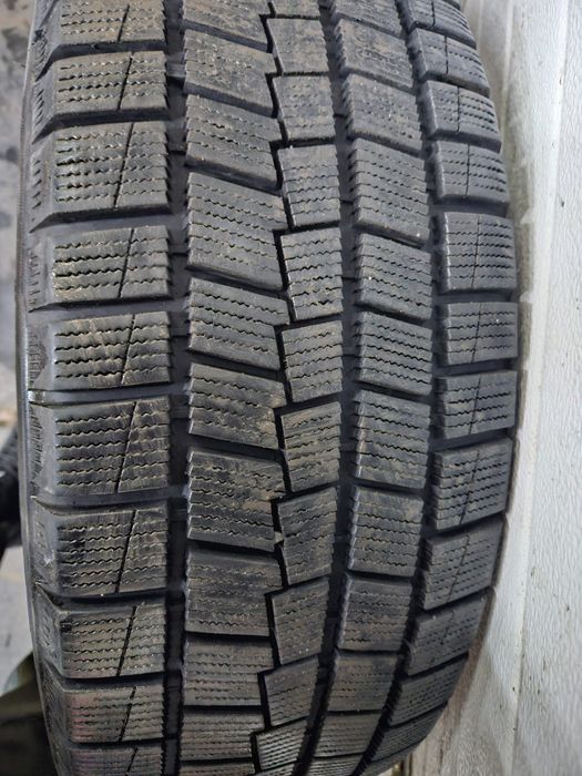 Шина 225/60/18 Продам