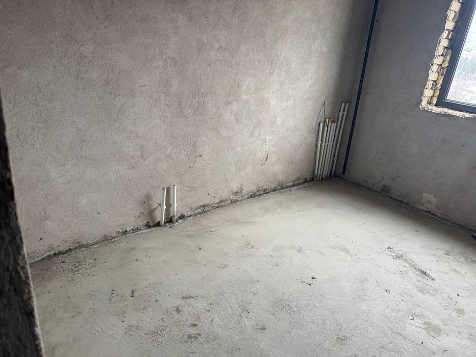 2 xonalik kvartira 2 etaj 61 kv.m.Lifti bor.