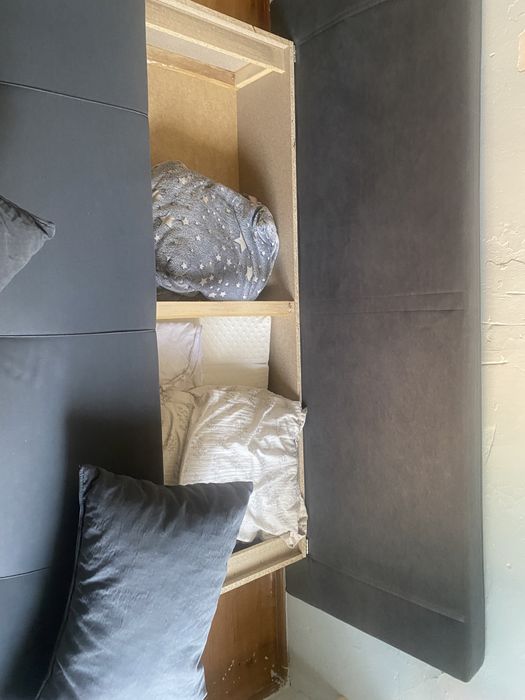 Диван  голубого цвета