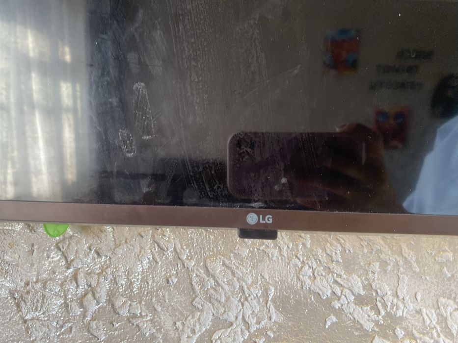 Продам телевизор на запчасти LG