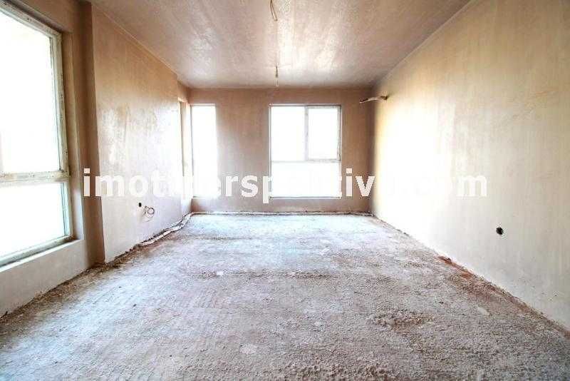 реф.5538 Среден етаж, до I-во РПУ, нова сграда