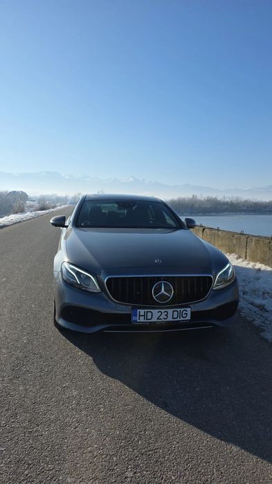 Mercedes-Benz E Mașină foarte îngrijită