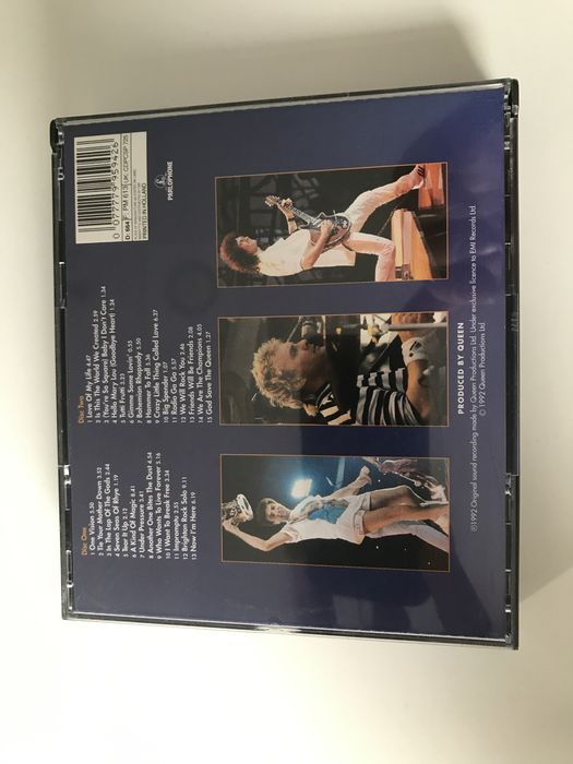 Vand cd-uri audio originale Queen si Pink Floyd