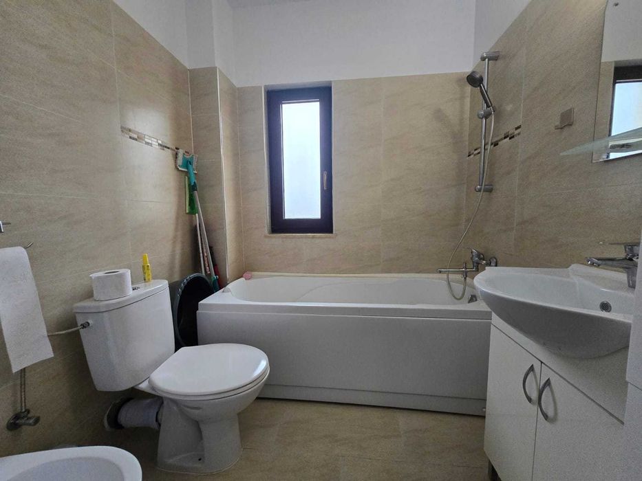 Apartament 3 camere capat Pacurari-300m de Rond Mall Moldova,mobilat ...