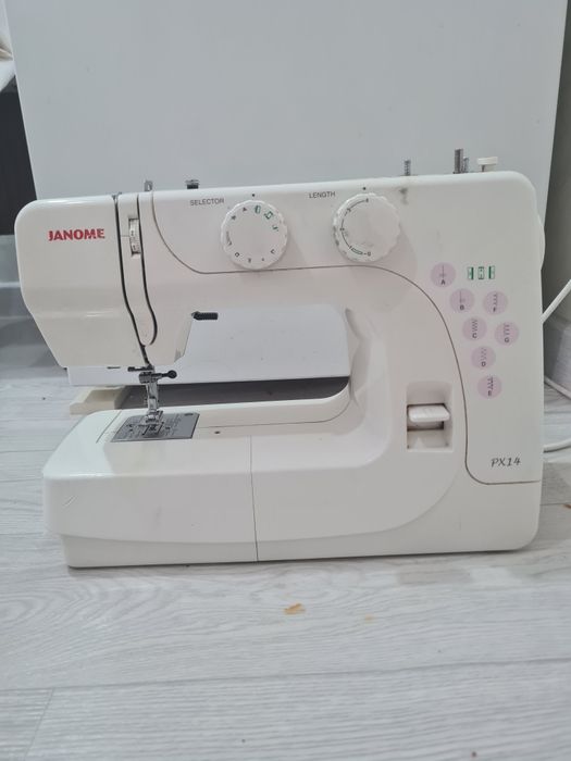 Продам швейную машину Janome