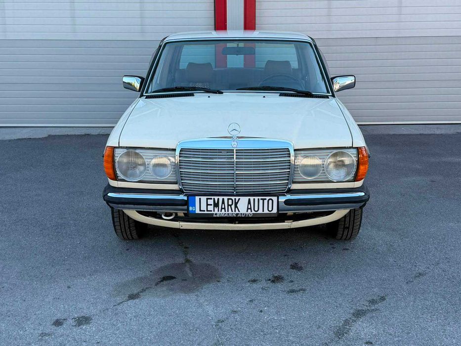 Mercedes-Benz 200 123