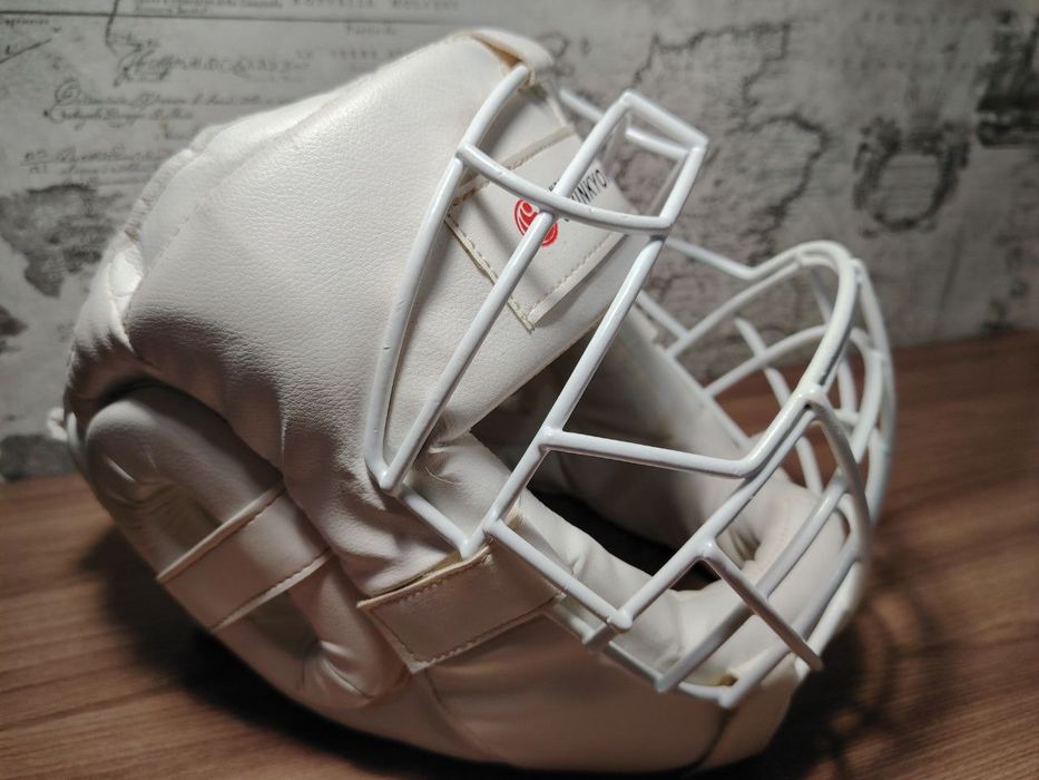 Шлем для единоборств.