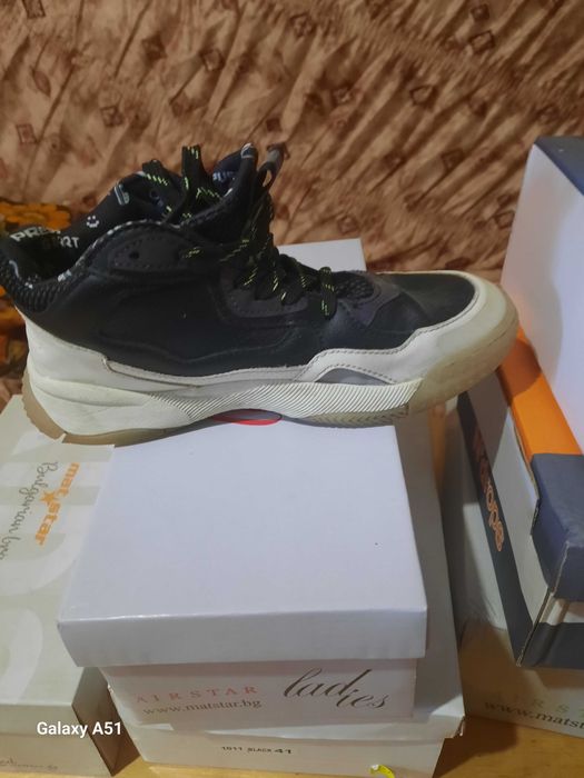 Продавам детски обувки