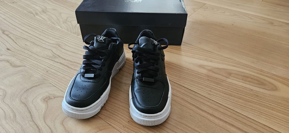 Nike Air Force 1 Pixel