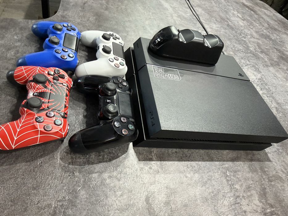 Продам ps4 1tb в идельном состоянии