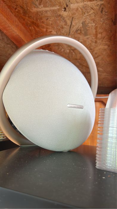 Harman kardon onyx studio  8