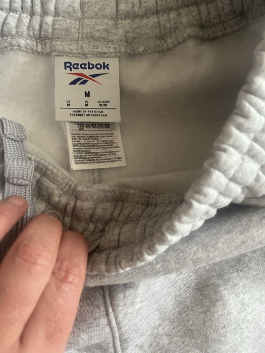 Продавам дамско долнище М размер