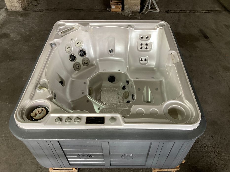 Канадско Джакузи перфектно състояние 3м гаранция с ново покривало