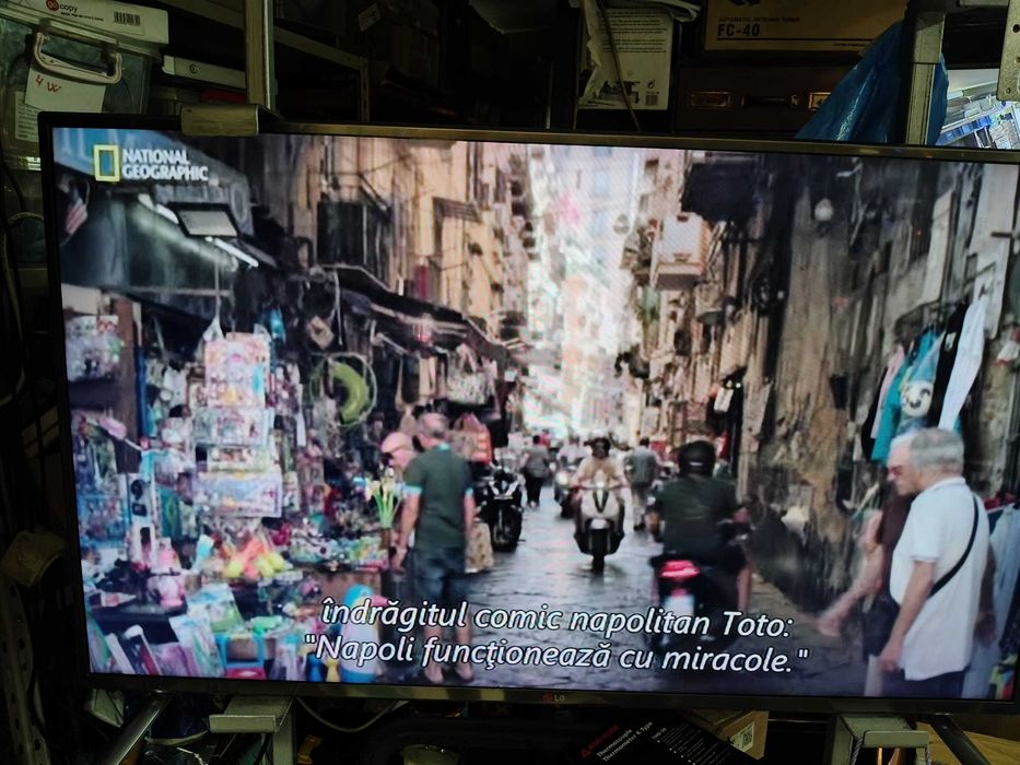 Se vinde televizor led LG de 47 inchi non smart[fara internet ] cu telecomanda .Se ofera 12 luni garantie.