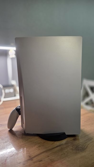 Продам Sony PlayStation 5 с играми