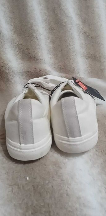 Tenisi de panza alba, mar. 45, pret 49 lei