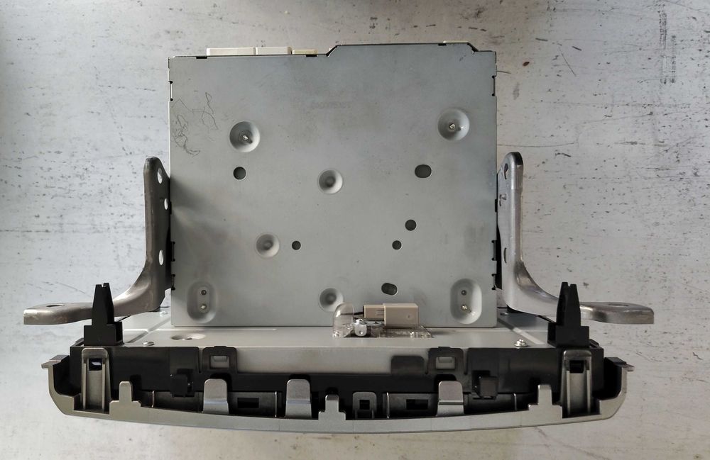 Оригинална медия-навигация за Тойота Авенсис