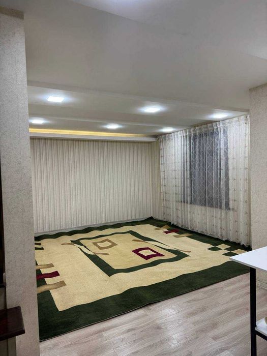 Срочно М.Улугбек туманида Корасу 3 дахасида коттедж ижарага берилади.