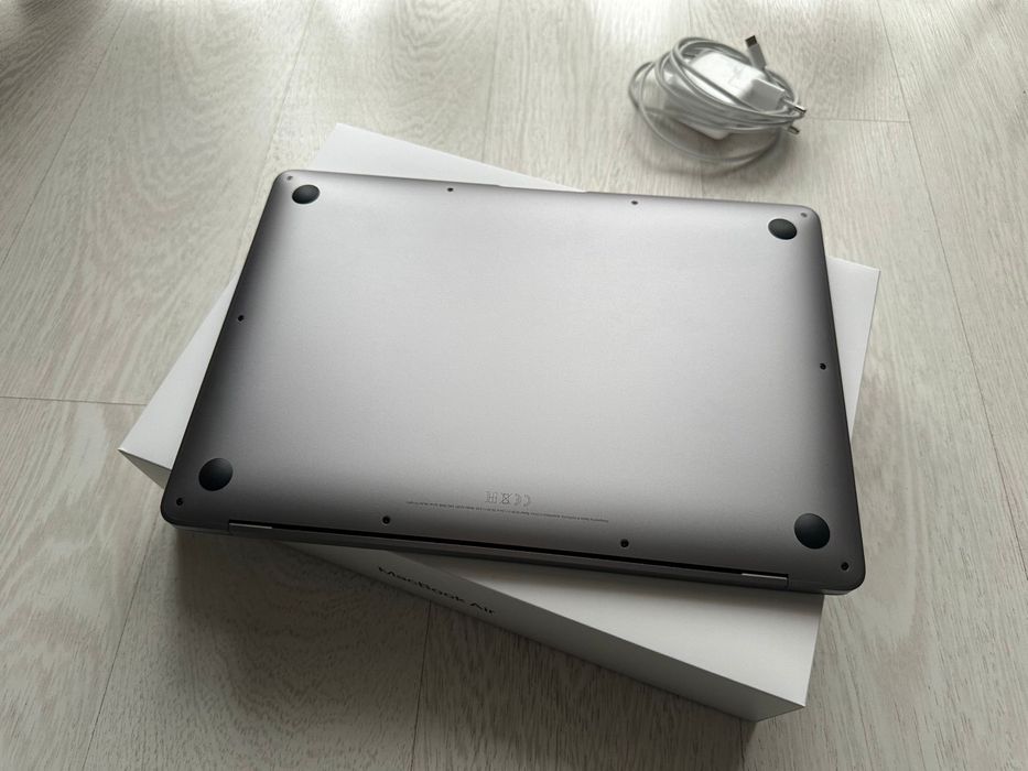 Apple MacBook Air Retina 13" - 2020 - 8 GB RAM - 256 GB SSD