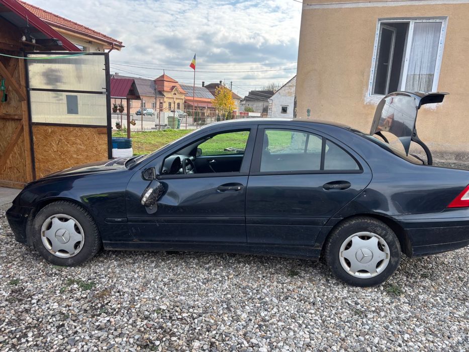 MERCEDES-BENZ C-Class 2004 — imagine 2