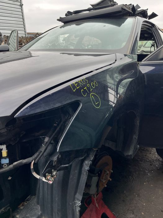 Lexus CT200H Батерия броня фарове  стопове волан капак калници