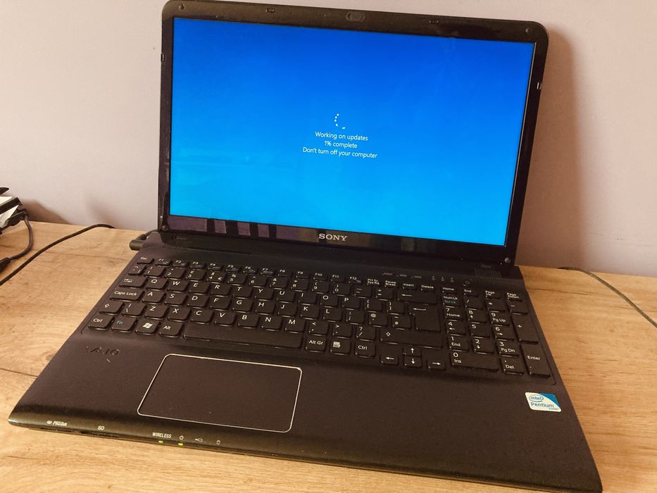 лаптоп Sony Vaio / реновиран/+ подарък 1 тб флашка!