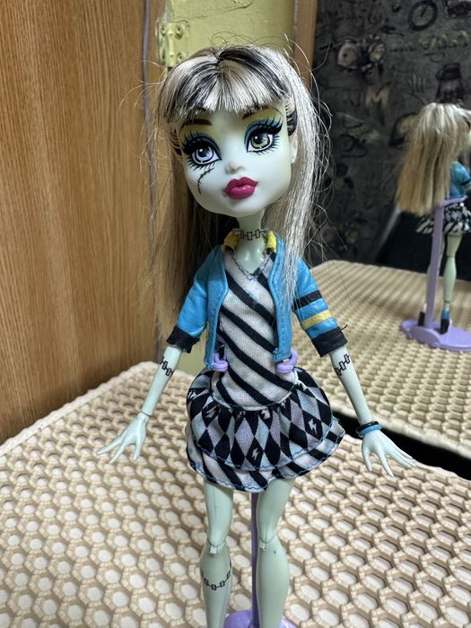 Продам куклу монстр  хай!