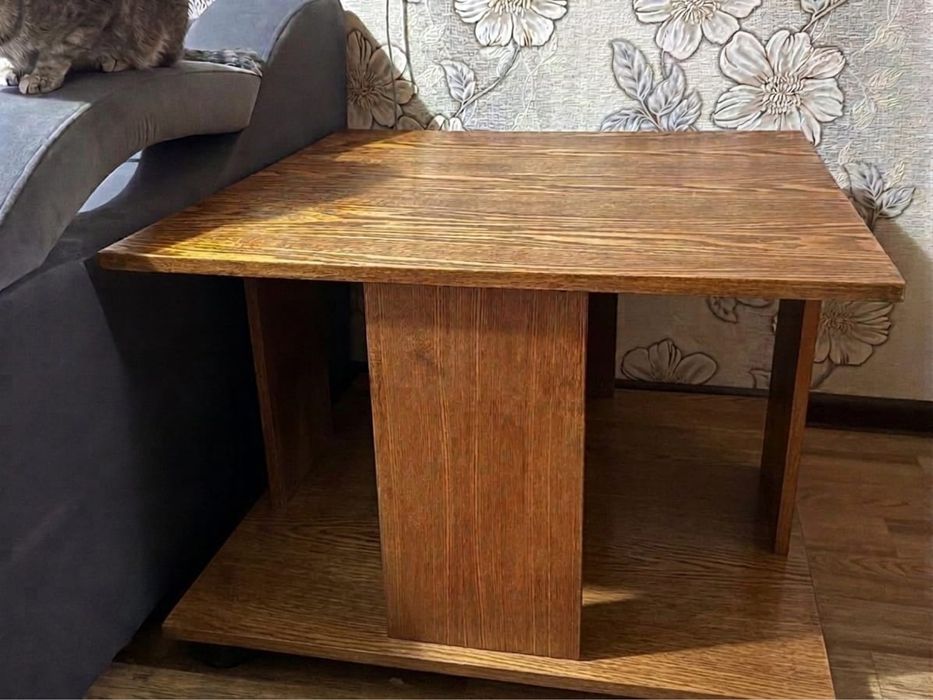 стол деревянный (не присованный)