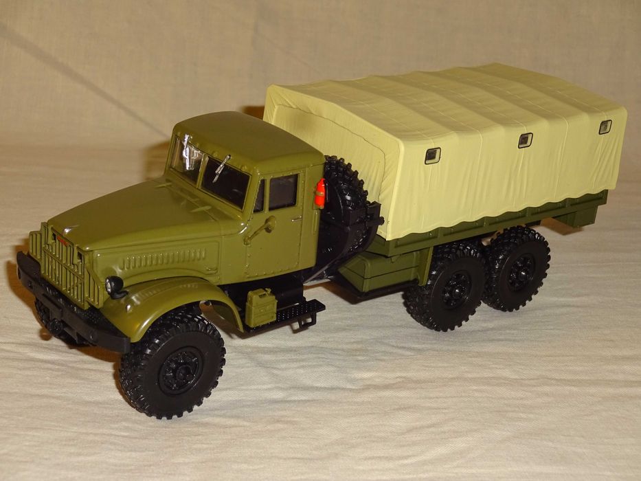 Масштабные модели 1/43 продам.