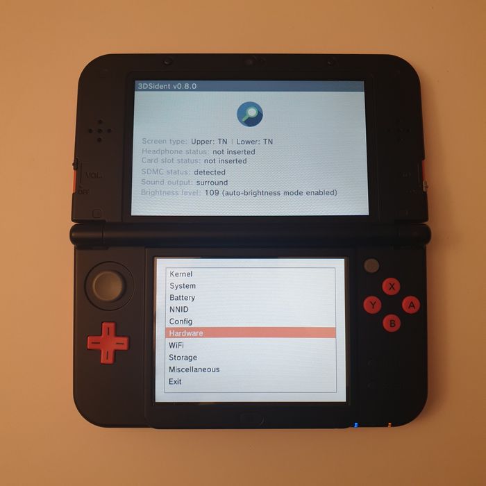 New Nintendo 3DS XL Orange Black 64Gb modat la cutie Bucuresti