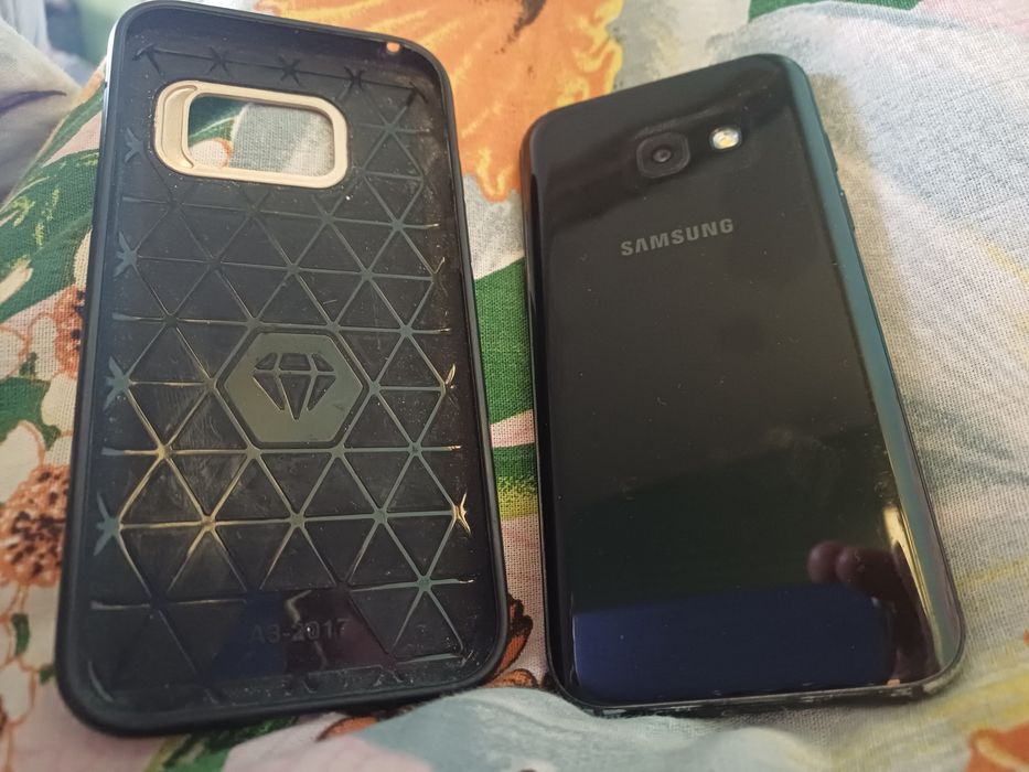 Продам Самсунг А3.