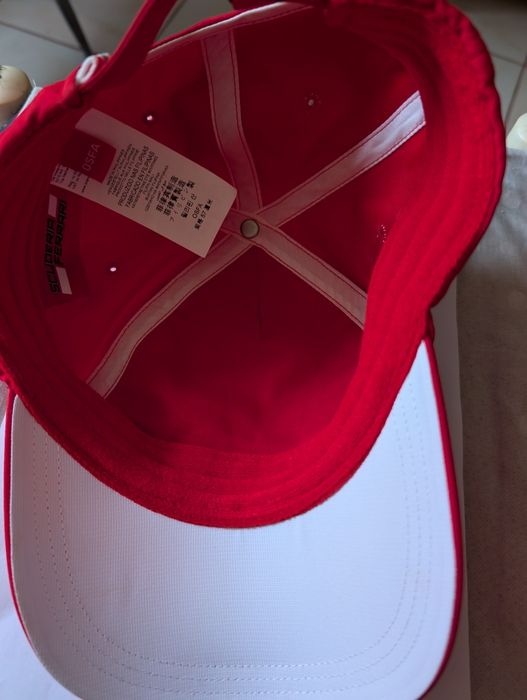 Șapcă Scuderia Ferrari originală, nouă model matlasat.