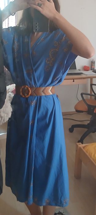 Kaftan/tunică din bumbac, albastru regal, broderie aurie – model deosebit