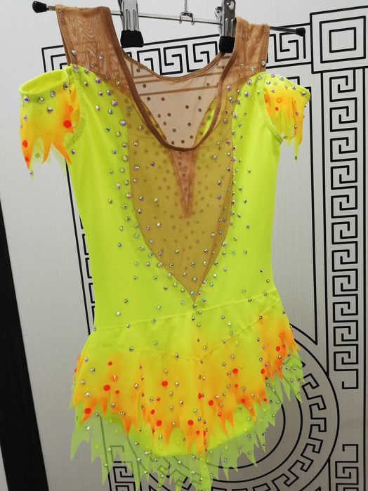 Трико ново за художествена гимнастика, танци, около 6-7 год